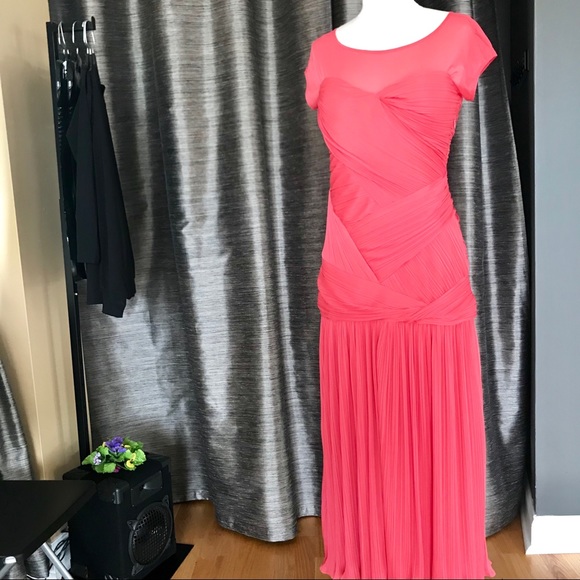 Size 2-4 Coral Gown 👗 - Picture 2 of 3